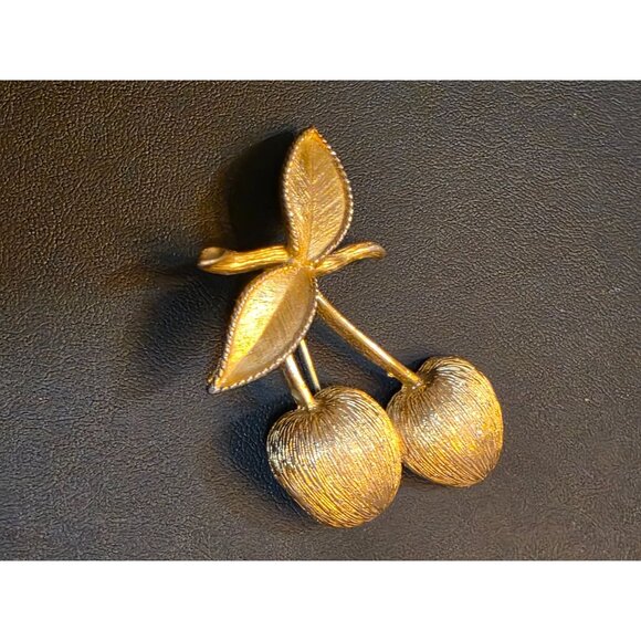 Sarah‎ Coventry Gold-Tone Cherry Brooch Pin Vintage Jewelry - Picture 5 of 5